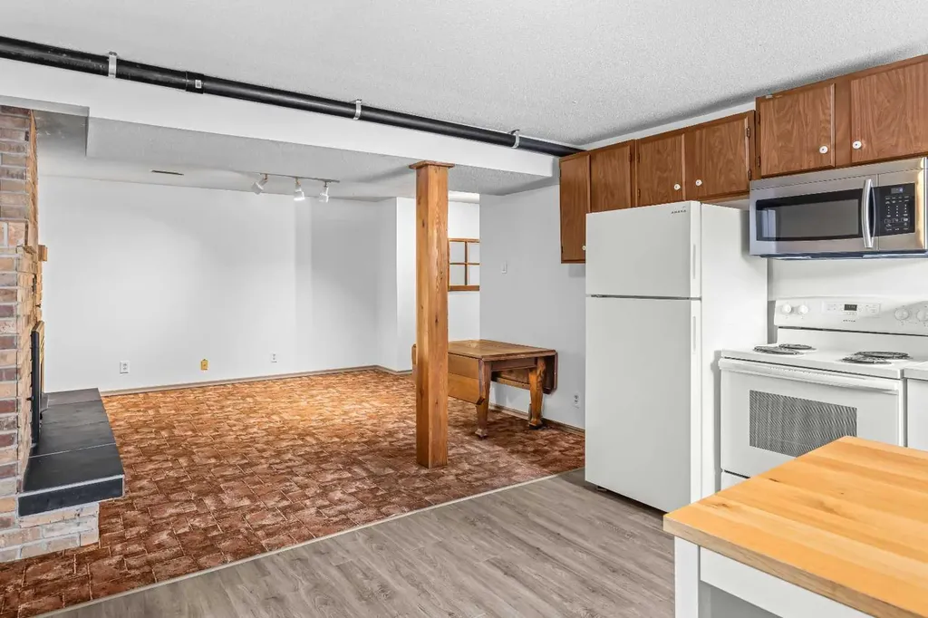 1001 9th Avenue Canmore AB T1W1Z5