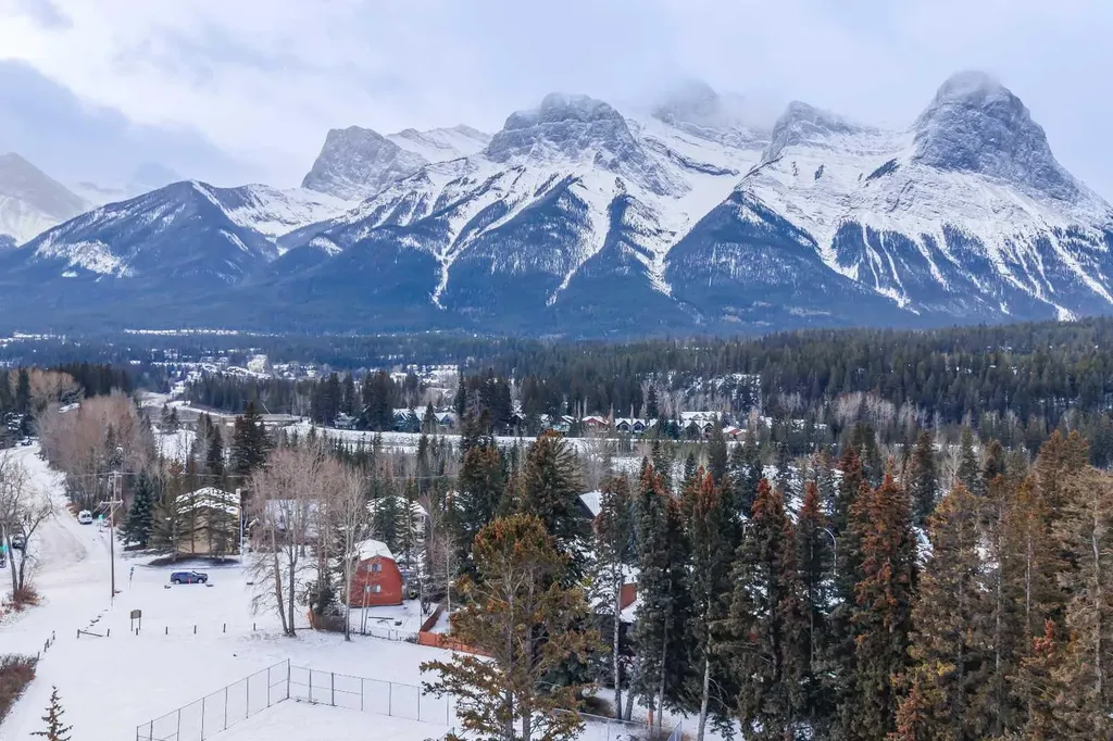 1001 9th Avenue Canmore AB T1W1Z5