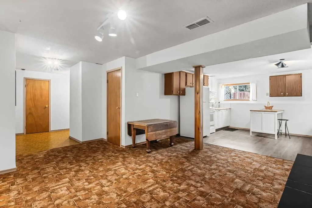 1001 9th Avenue Canmore AB T1W1Z5