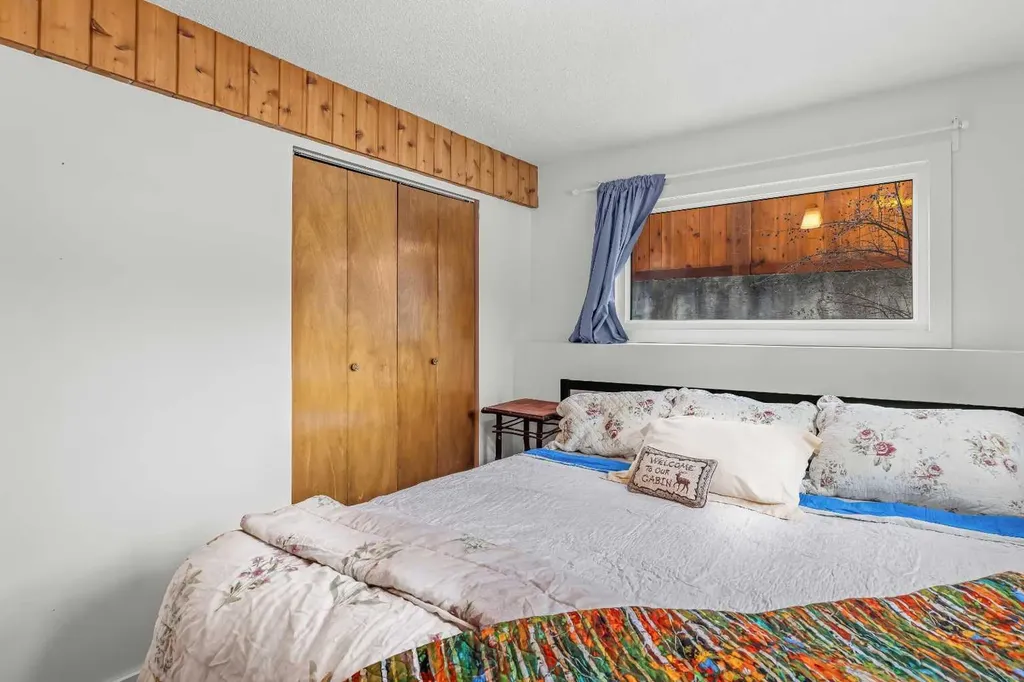1001 9th Avenue Canmore AB T1W1Z5