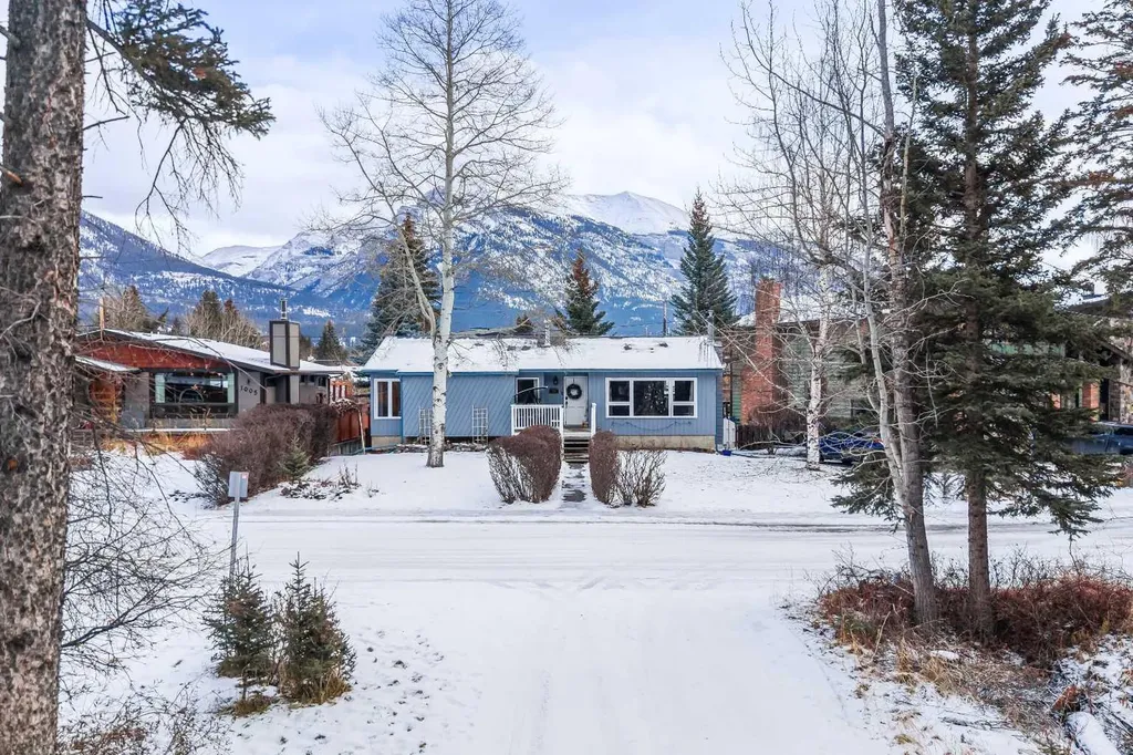 1001 9th Avenue Canmore AB T1W1Z5