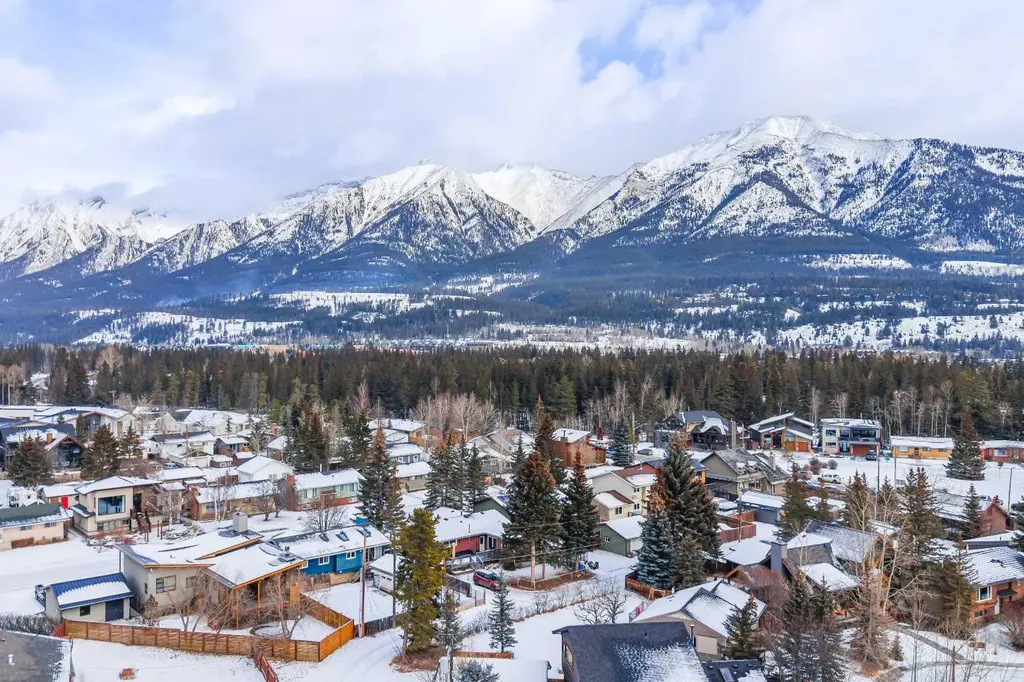 1001 9th Avenue Canmore AB T1W1Z5