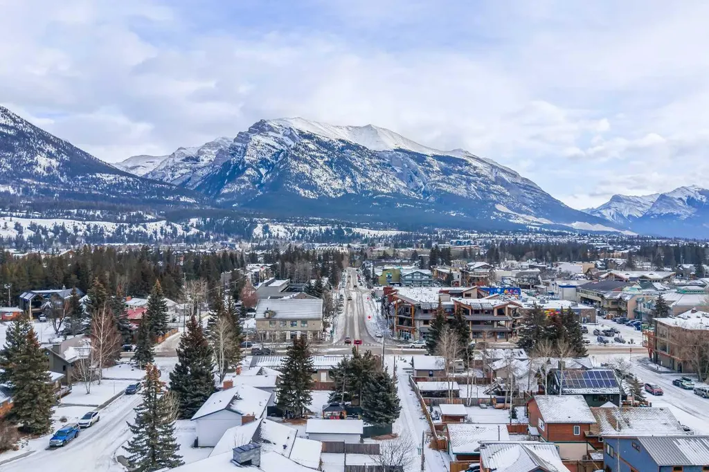 1001 9th Avenue Canmore AB T1W1Z5