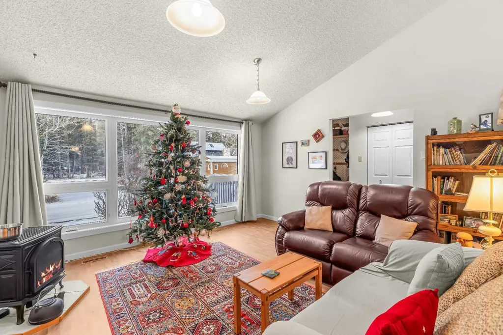 1001 9th Avenue Canmore AB T1W1Z5