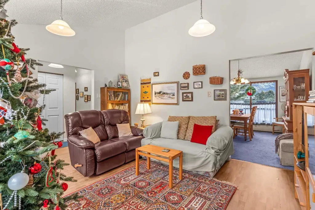 1001 9th Avenue Canmore AB T1W1Z5