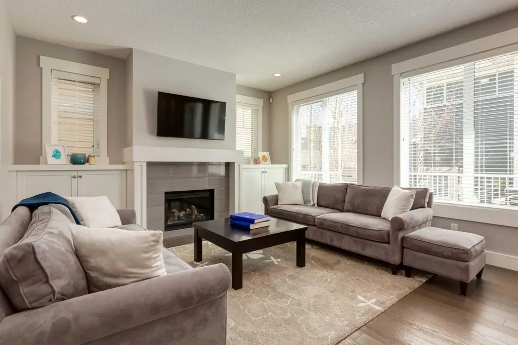 76 Dieppe Drive SW Calgary AB T3E7Y4