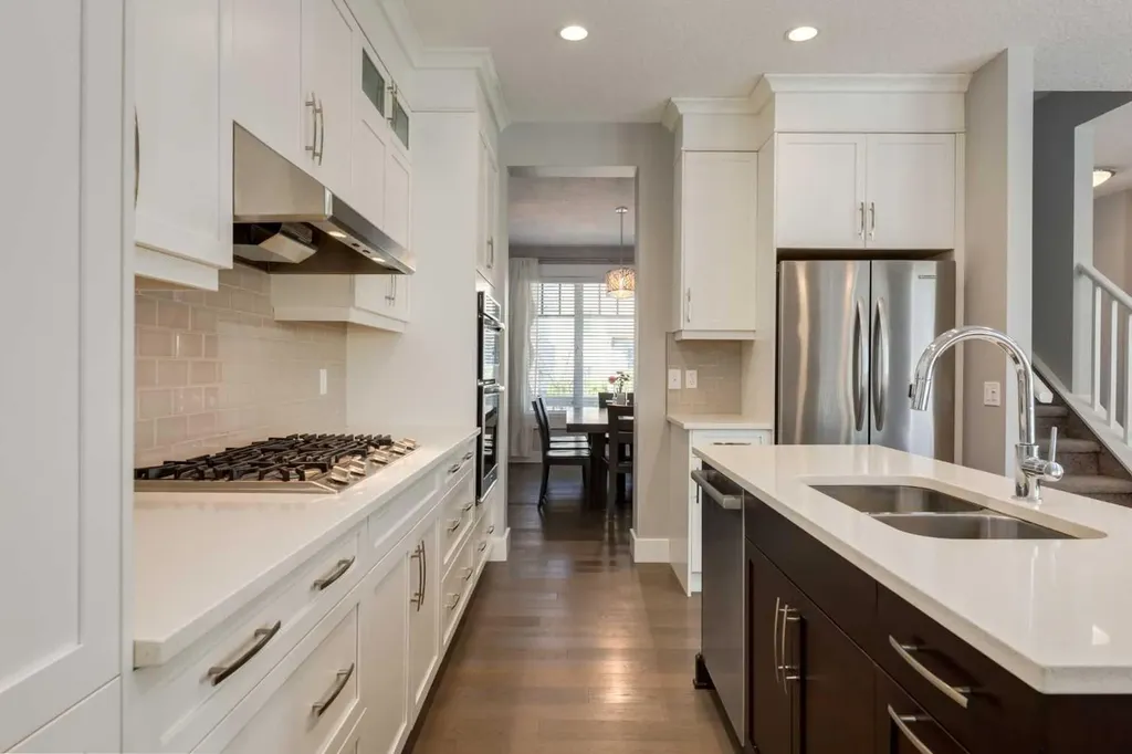 76 Dieppe Drive SW Calgary AB T3E7Y4