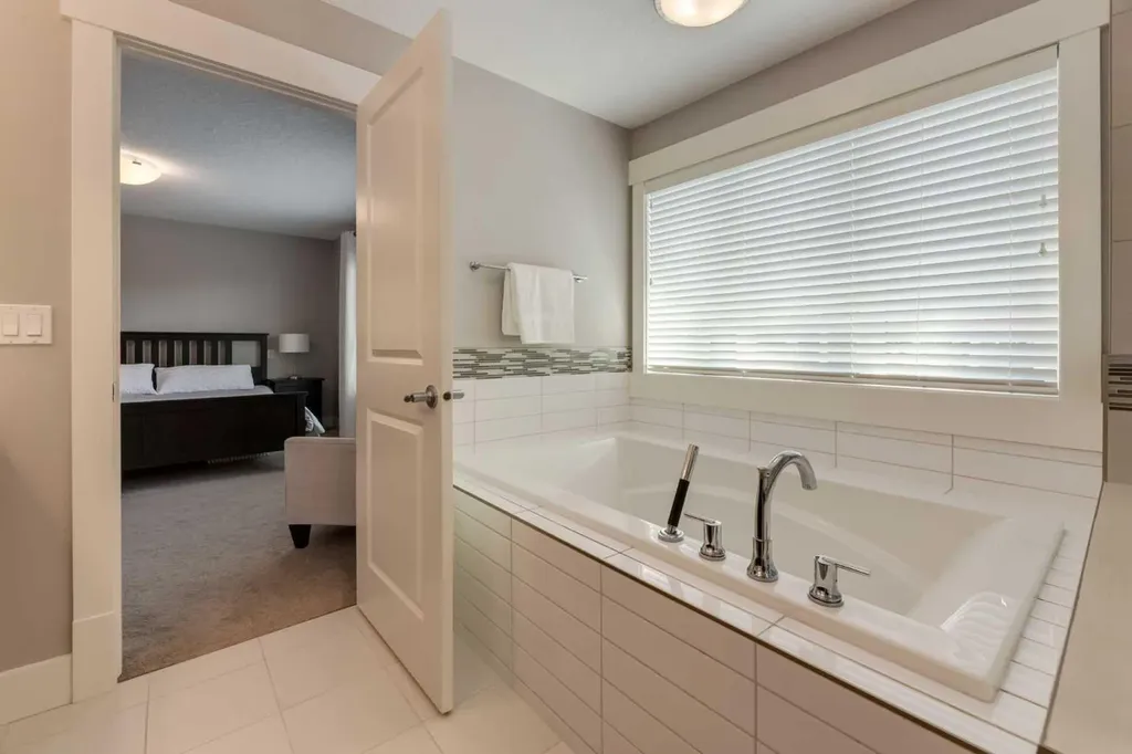 76 Dieppe Drive SW Calgary AB T3E7Y4