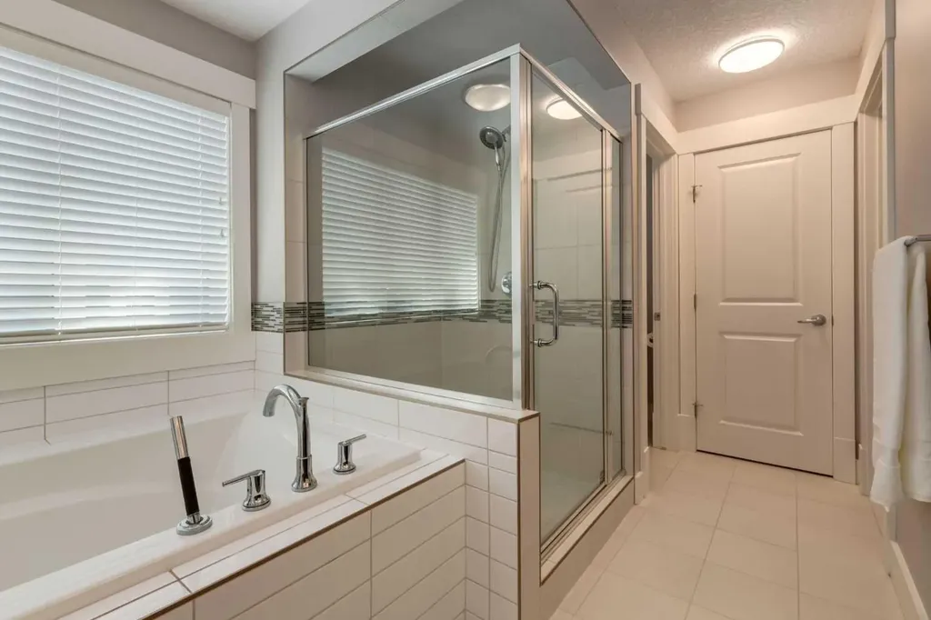 76 Dieppe Drive SW Calgary AB T3E7Y4