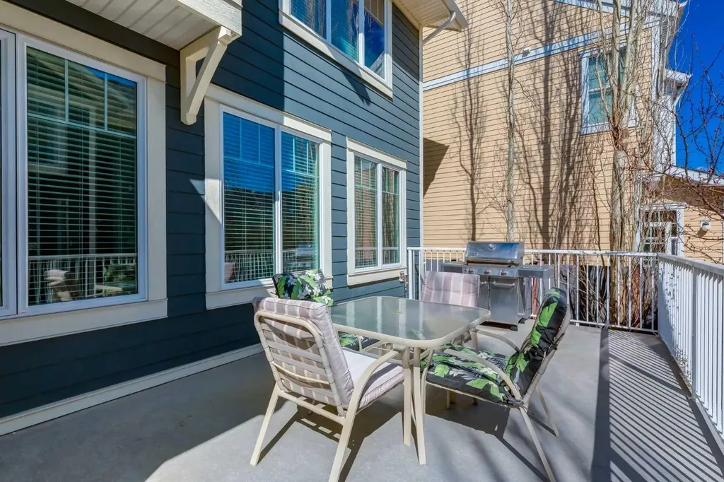 76 Dieppe Drive SW Calgary AB T3E7Y4