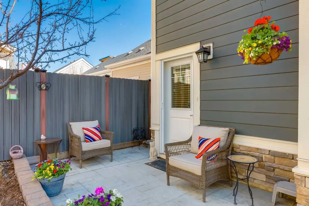 76 Dieppe Drive SW Calgary AB T3E7Y4