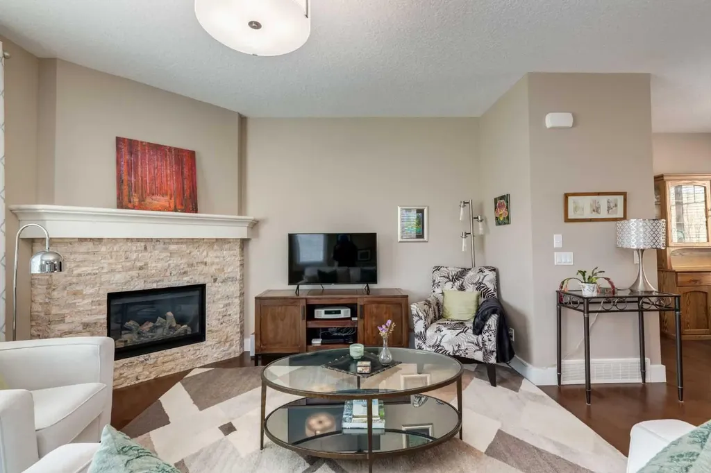76 Dieppe Drive SW Calgary AB T3E7Y4