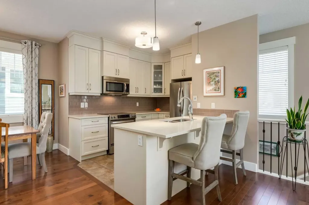 76 Dieppe Drive SW Calgary AB T3E7Y4