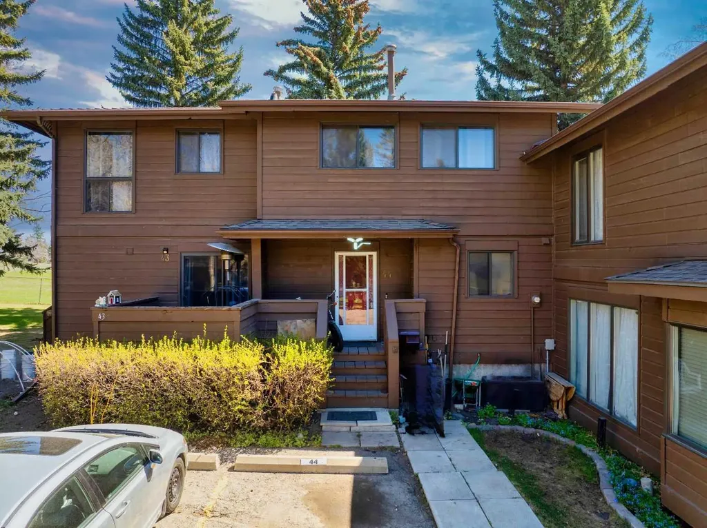 336 Rundlehill Drive NE Calgary AB T1Y 2Y2
