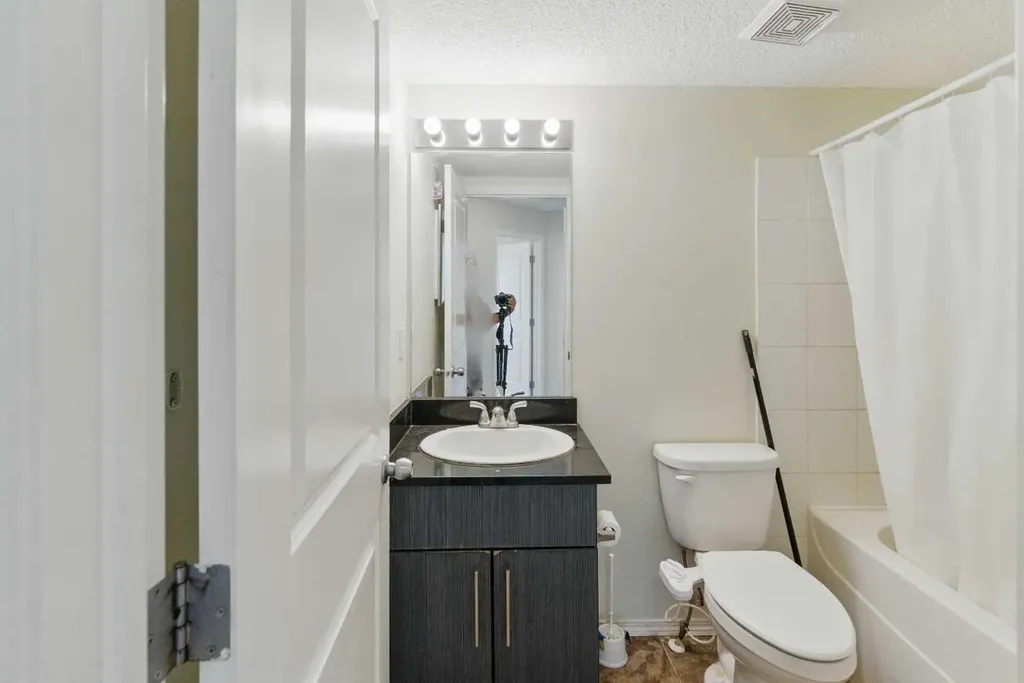 15 Saddlestone Way NE Calgary AB T3J 0S3
