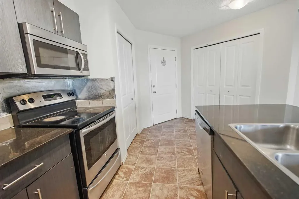 15 Saddlestone Way NE Calgary AB T3J 0S3
