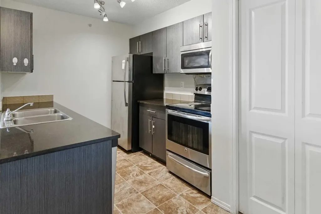 15 Saddlestone Way NE Calgary AB T3J 0S3