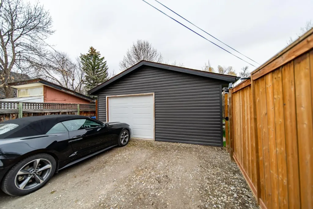 2 Elk Avenue Okotoks AB T1S 1J8