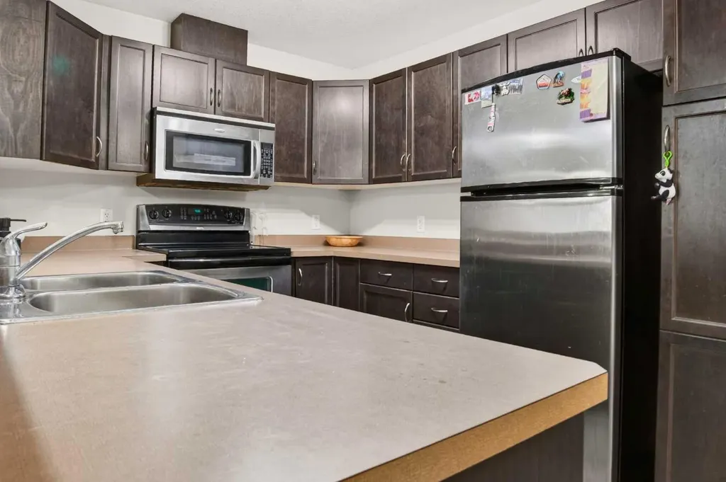7909 71 Street NW Edmonton AB T6B 3P5