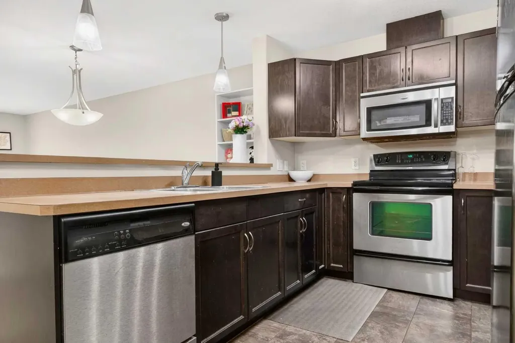 7909 71 Street NW Edmonton AB T6B 3P5