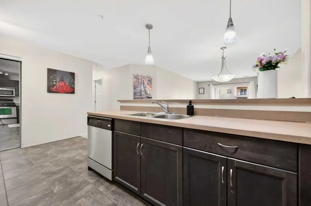 7909 71 Street NW Edmonton AB T6B 3P5