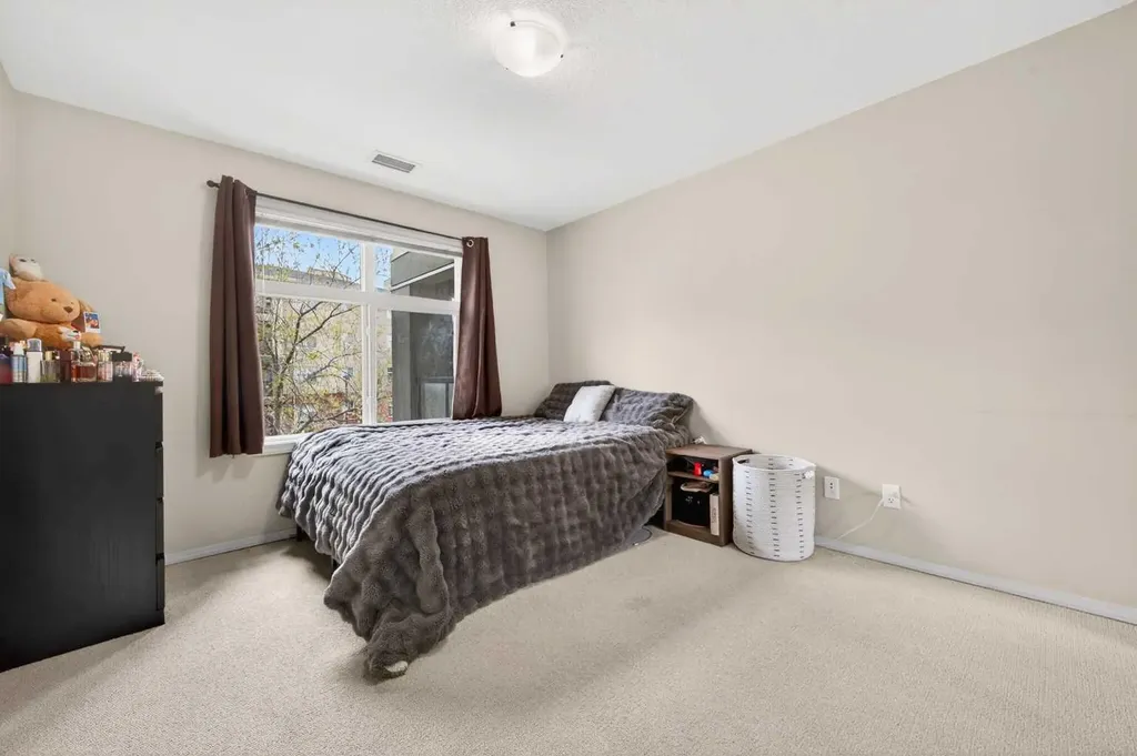 7909 71 Street NW Edmonton AB T6B 3P5