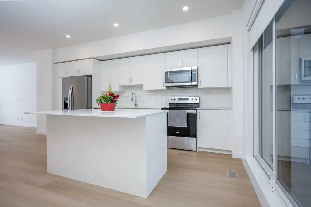 8535 19 Avenue SE Calgary AB T2A 7W8