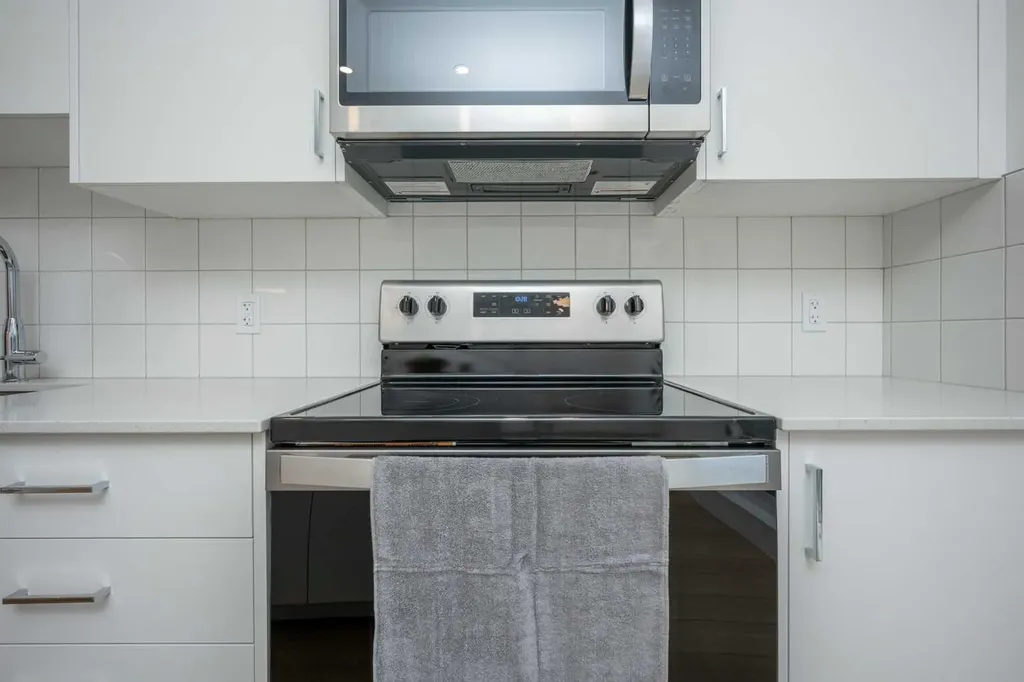 8535 19 Avenue SE Calgary AB T2A 7W8