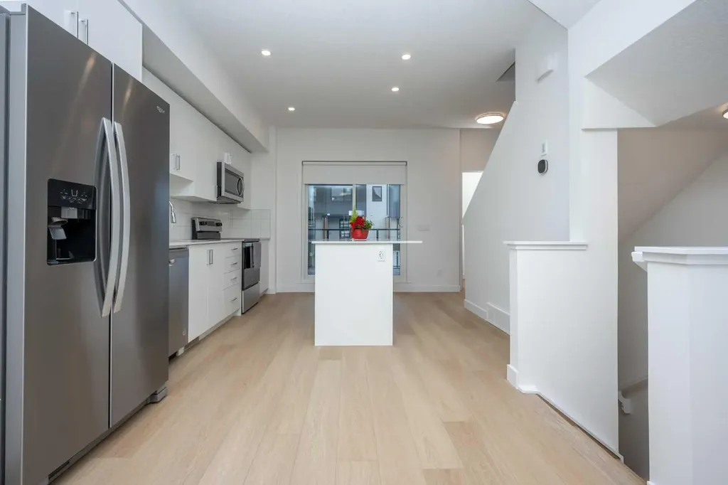 8535 19 Avenue SE Calgary AB T2A 7W8