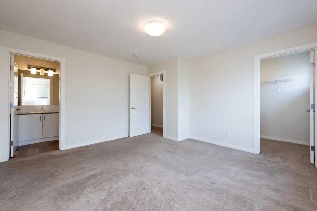 428 Cranbrook Square SE Calgary AB T3M 3K8