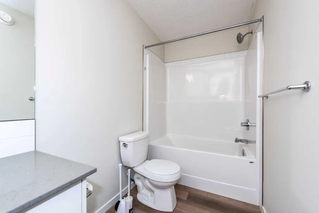 428 Cranbrook Square SE Calgary AB T3M 3K8