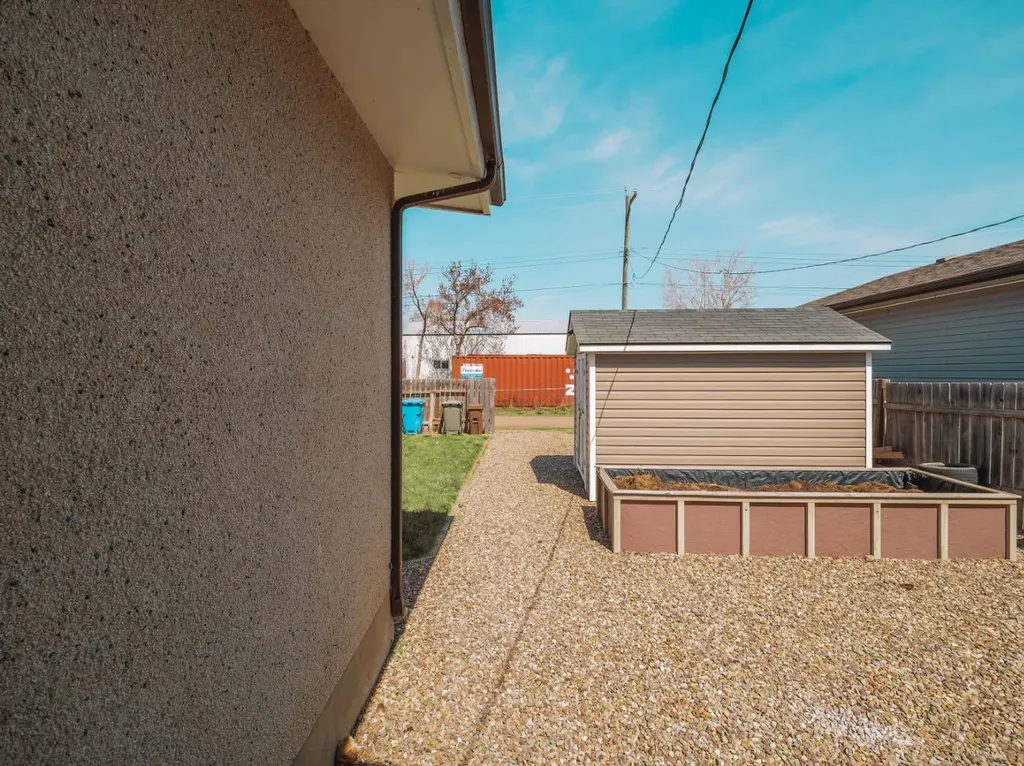 5007 62 Avenue Taber AB T1G1J7