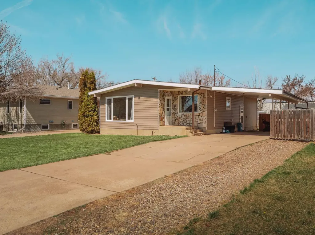 5007 62 Avenue Taber AB T1G1J7