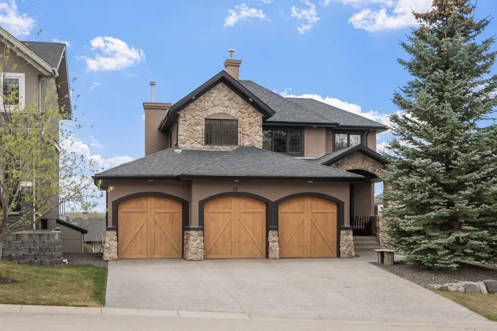 88 Crestridge Way SW Calgary AB T3B 5Z2