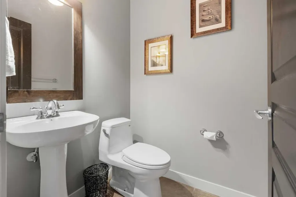 88 Crestridge Way SW Calgary AB T3B 5Z2