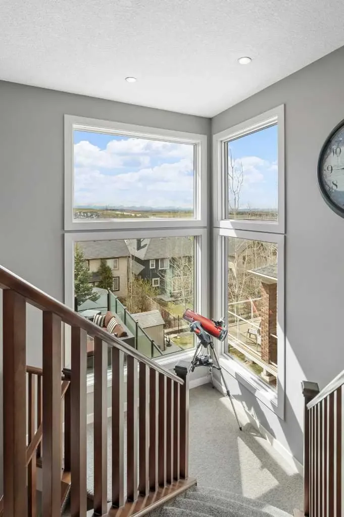 88 Crestridge Way SW Calgary AB T3B 5Z2