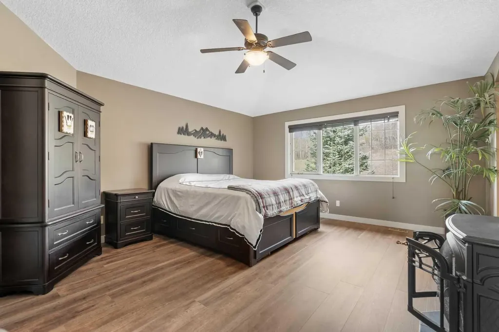 88 Crestridge Way SW Calgary AB T3B 5Z2