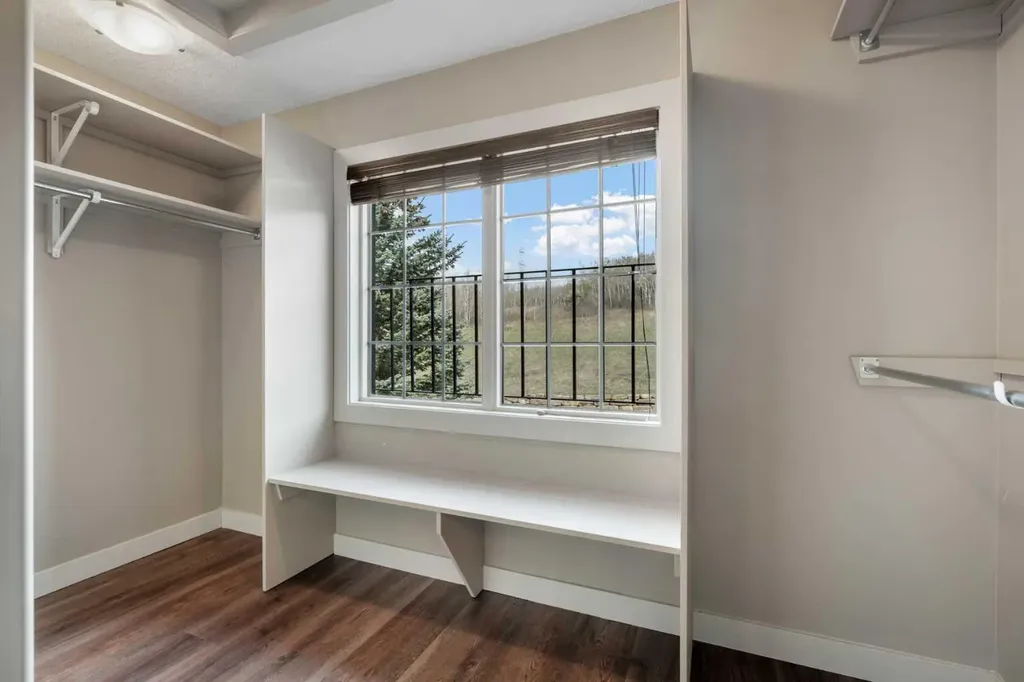 88 Crestridge Way SW Calgary AB T3B 5Z2
