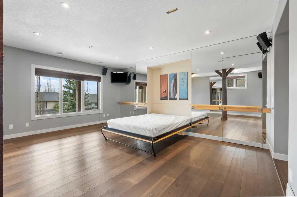 88 Crestridge Way SW Calgary AB T3B 5Z2