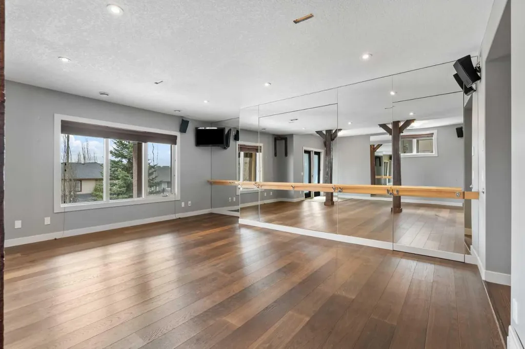 88 Crestridge Way SW Calgary AB T3B 5Z2