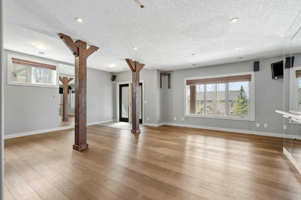 88 Crestridge Way SW Calgary AB T3B 5Z2