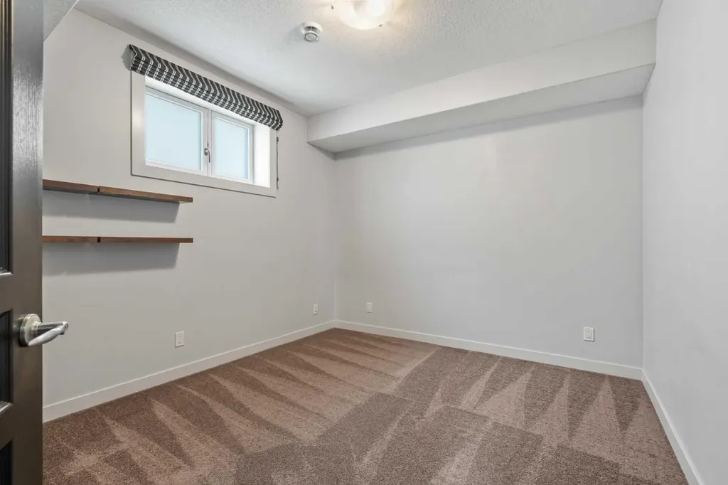 88 Crestridge Way SW Calgary AB T3B 5Z2