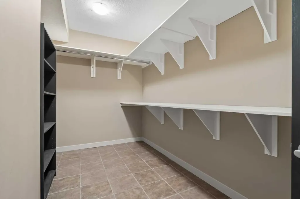 88 Crestridge Way SW Calgary AB T3B 5Z2