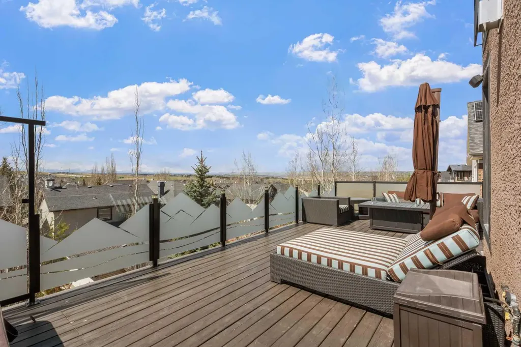 88 Crestridge Way SW Calgary AB T3B 5Z2
