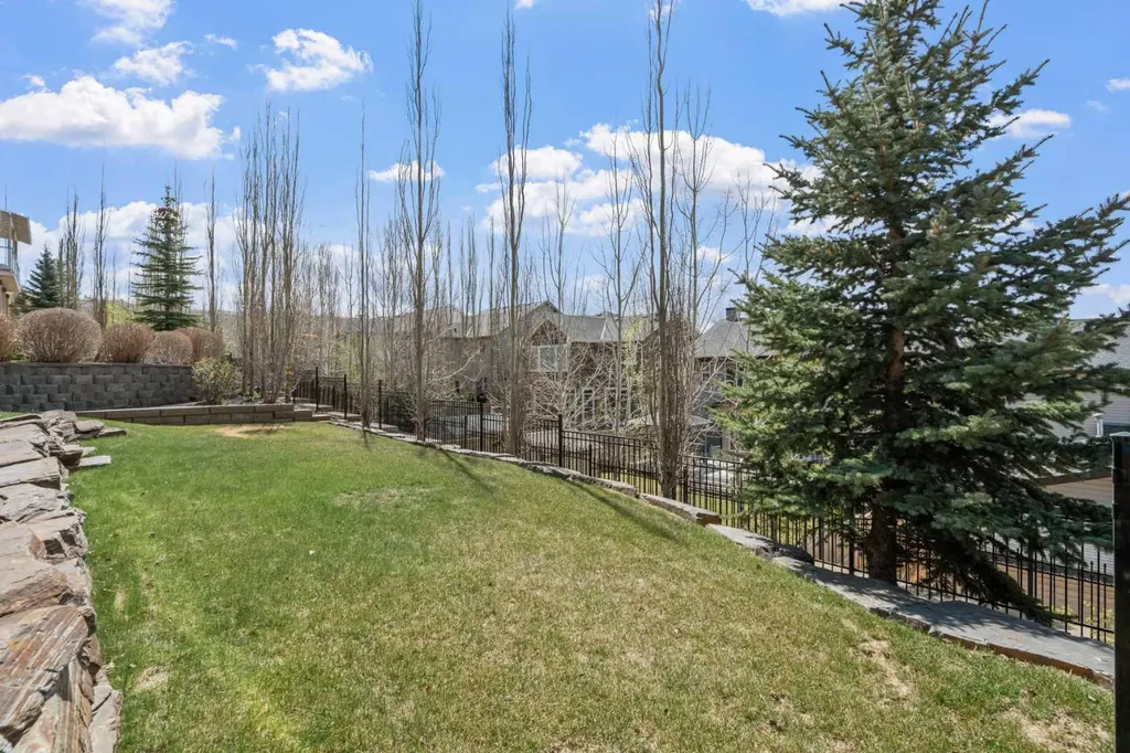 88 Crestridge Way SW Calgary AB T3B 5Z2