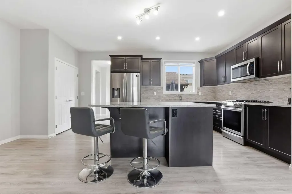 312 Carrington Way NW Calgary AB T3P 1N5
