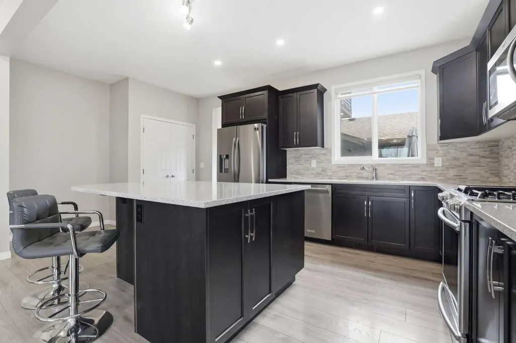312 Carrington Way NW Calgary AB T3P 1N5