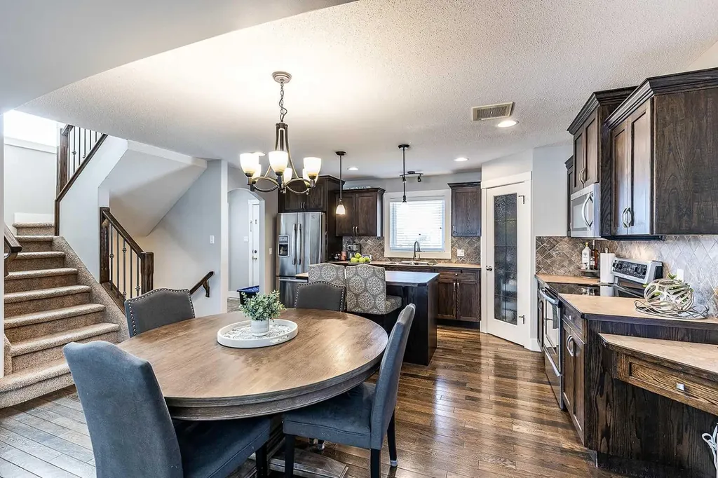 8 Terrace Circle NE Medicine Hat AB T1C 2B8