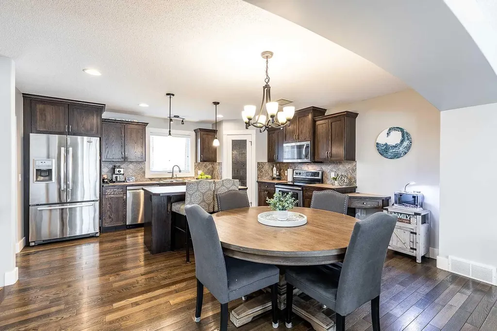 8 Terrace Circle NE Medicine Hat AB T1C 2B8