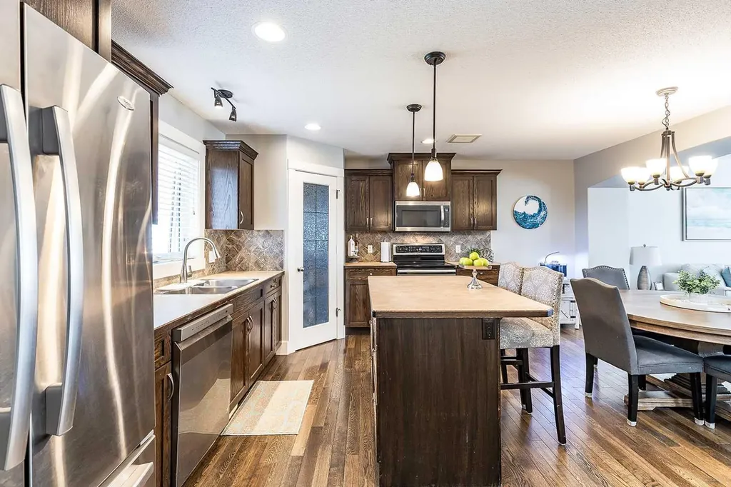 8 Terrace Circle NE Medicine Hat AB T1C 2B8